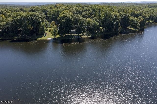 915 Plymouth Lake Dr, Stillwater Twp., NJ 07860