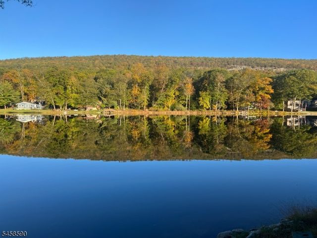 915 Plymouth Lake Dr, Stillwater Twp., NJ 07860