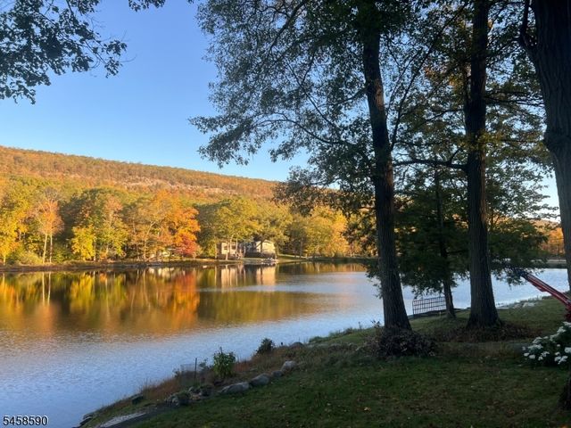 915 Plymouth Lake Dr, Stillwater Twp., NJ 07860