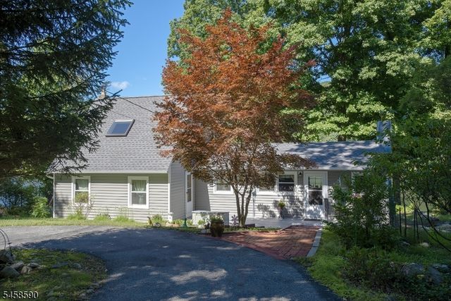 915 Plymouth Lake Dr, Stillwater Twp., NJ 07860