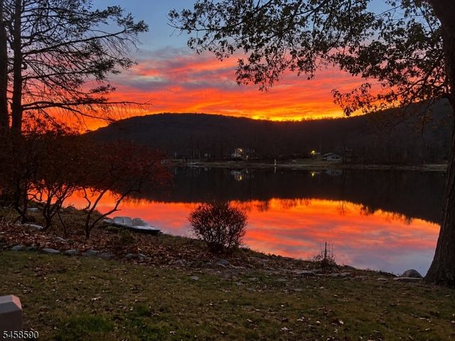 915 Plymouth Lake Dr, Stillwater Twp., NJ 07860