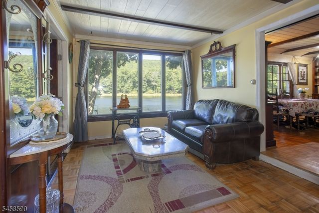 915 Plymouth Lake Dr, Stillwater Twp., NJ 07860