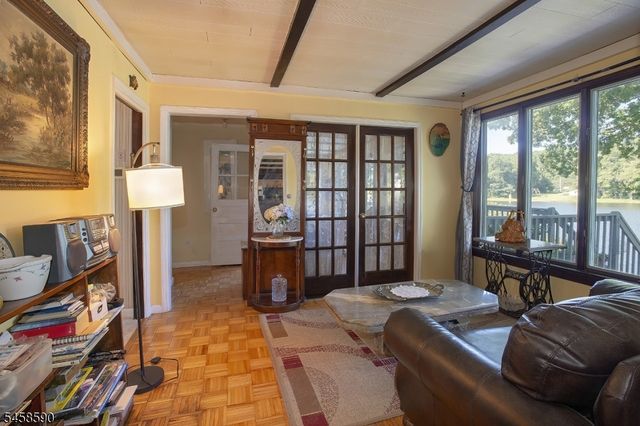 915 Plymouth Lake Dr, Stillwater Twp., NJ 07860