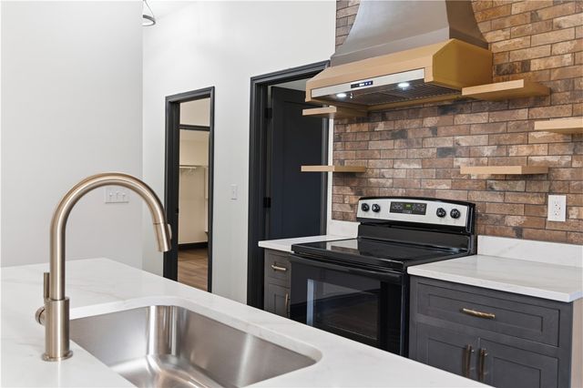 1 E 5th Street, Greenville, SC 29611