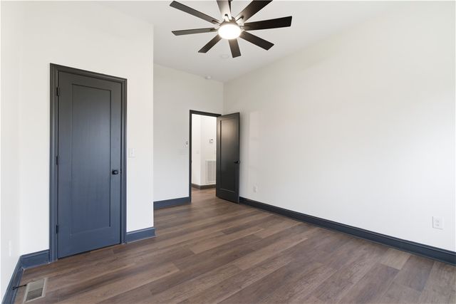 1 E 5th Street, Greenville, SC 29611