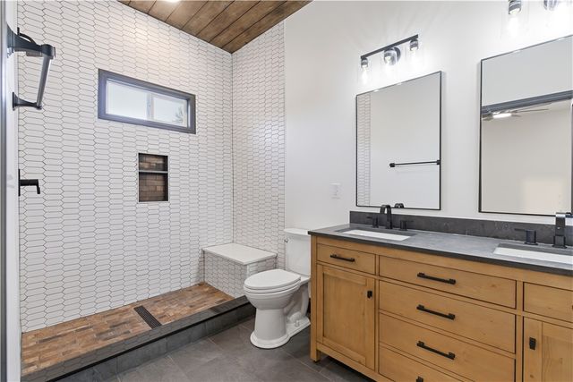 1 E 5th Street, Greenville, SC 29611