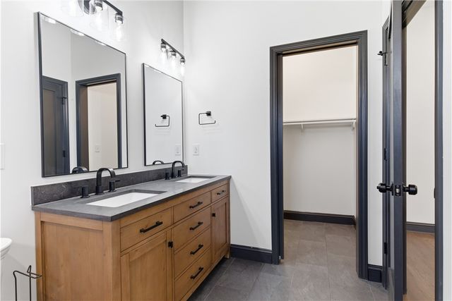 1 E 5th Street, Greenville, SC 29611