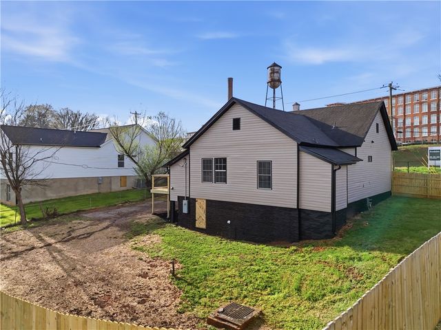 1 E 5th Street, Greenville, SC 29611