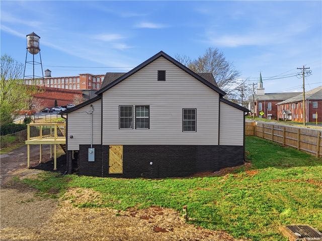 1 E 5th Street, Greenville, SC 29611