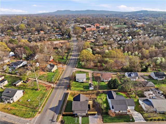 1 E 5th Street, Greenville, SC 29611