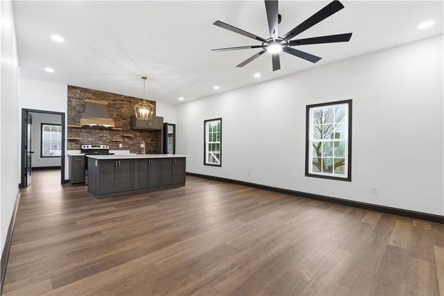 1 E 5th Street, Greenville, SC 29611