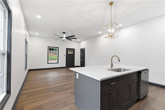 1 E 5th Street, Greenville, SC 29611