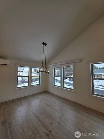 206 W Montana Avenue, Roslyn, WA 98941