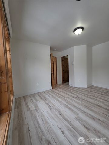 206 W Montana Avenue, Roslyn, WA 98941