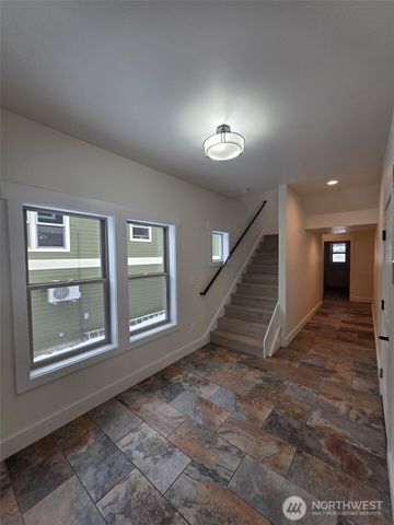 206 W Montana Avenue, Roslyn, WA 98941