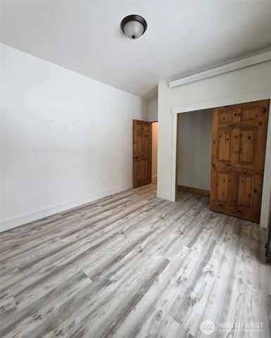 206 W Montana Avenue, Roslyn, WA 98941