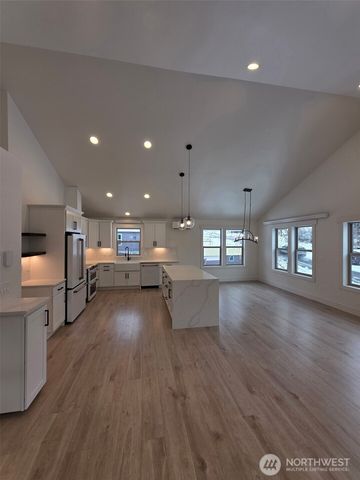 206 W Montana Avenue, Roslyn, WA 98941