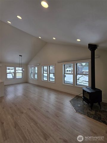 206 W Montana Avenue, Roslyn, WA 98941