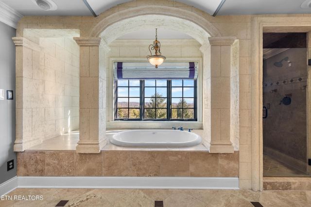 9340 Linksvue Drive, Knoxville, TN 37922