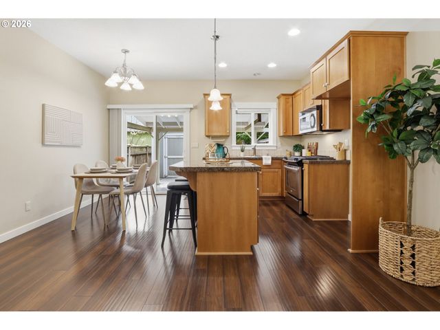 8010 Se TOLMAN St, Portland, OR 97206