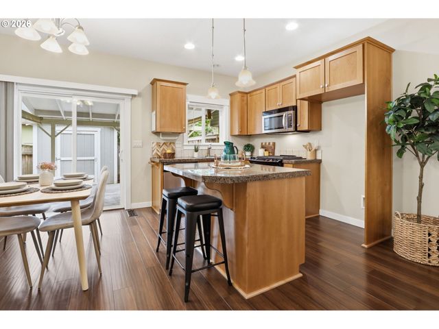 8010 Se TOLMAN St, Portland, OR 97206
