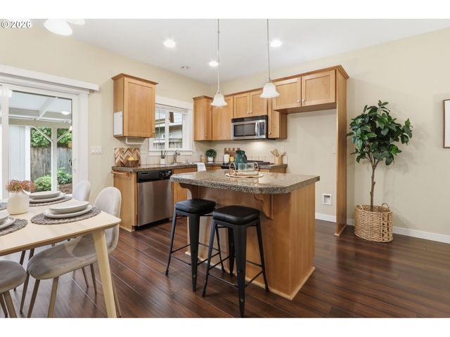 8010 Se TOLMAN St, Portland, OR 97206