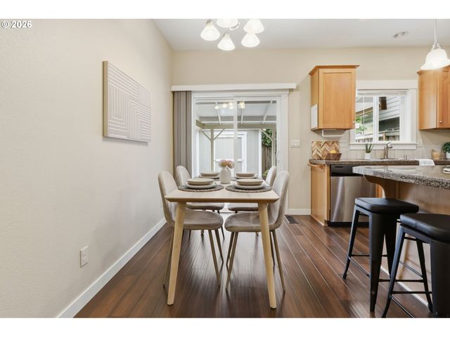 8010 Se TOLMAN St, Portland, OR 97206