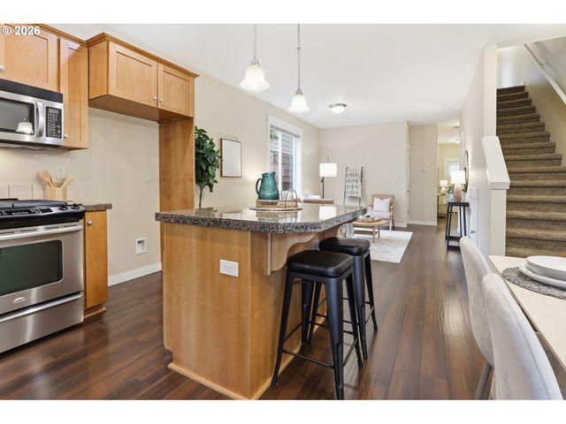 8010 Se TOLMAN St, Portland, OR 97206