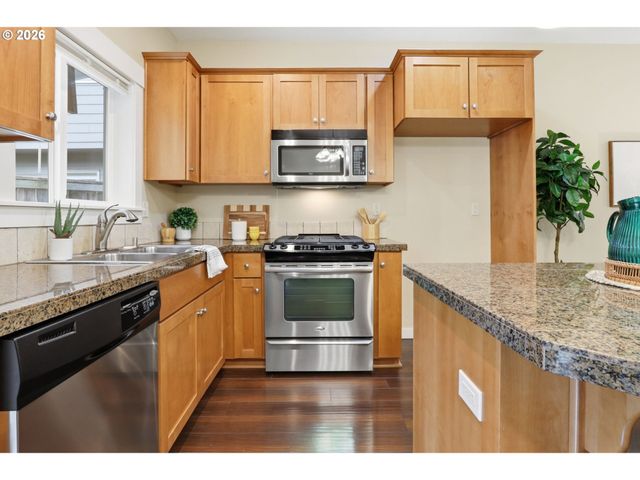 8010 Se TOLMAN St, Portland, OR 97206