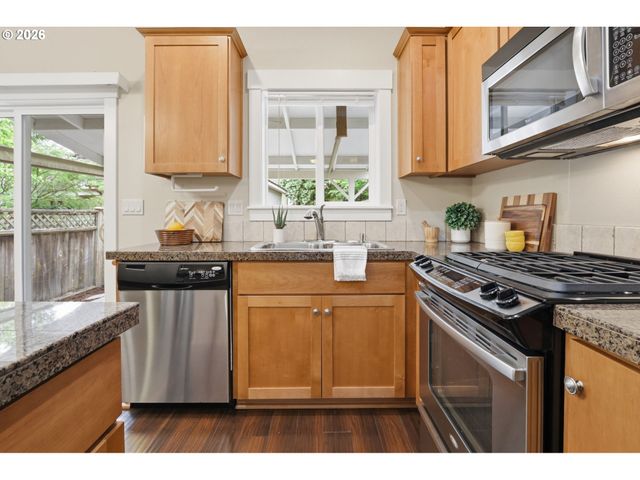 8010 Se TOLMAN St, Portland, OR 97206