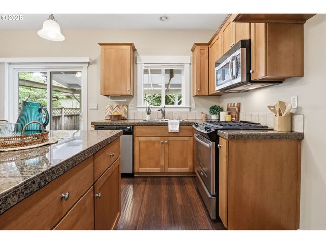 8010 Se TOLMAN St, Portland, OR 97206