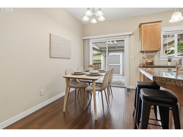 8010 Se TOLMAN St, Portland, OR 97206