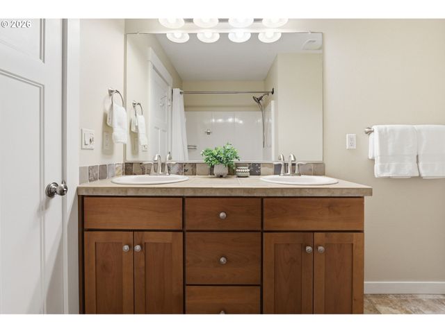 8010 Se TOLMAN St, Portland, OR 97206