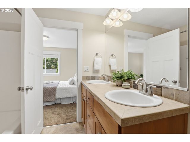 8010 Se TOLMAN St, Portland, OR 97206