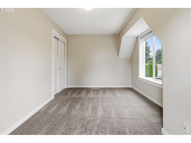 8010 Se TOLMAN St, Portland, OR 97206