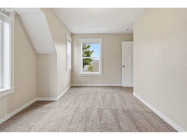 8010 Se TOLMAN St, Portland, OR 97206