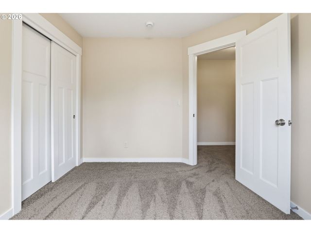 8010 Se TOLMAN St, Portland, OR 97206