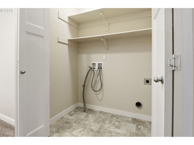 8010 Se TOLMAN St, Portland, OR 97206