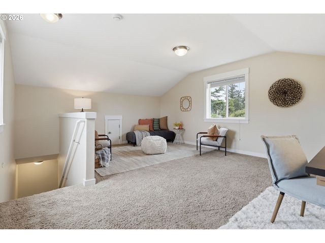 8010 Se TOLMAN St, Portland, OR 97206