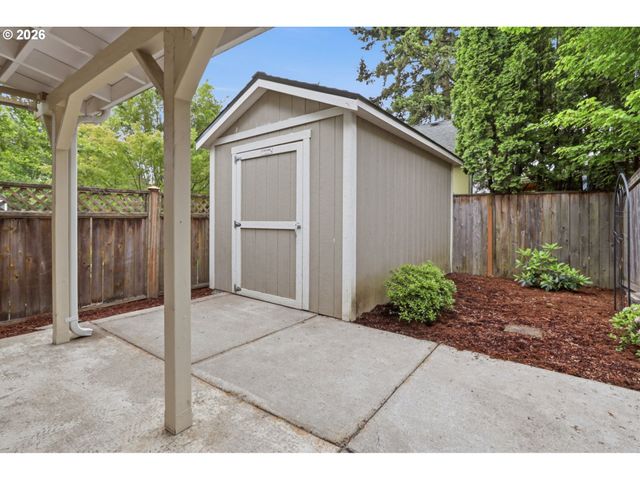 8010 Se TOLMAN St, Portland, OR 97206