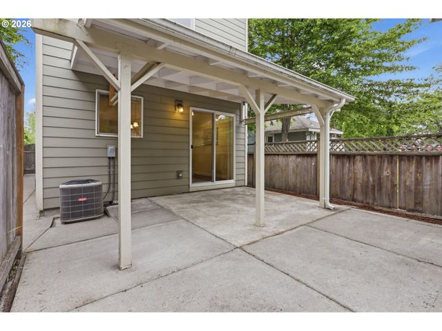 8010 Se TOLMAN St, Portland, OR 97206