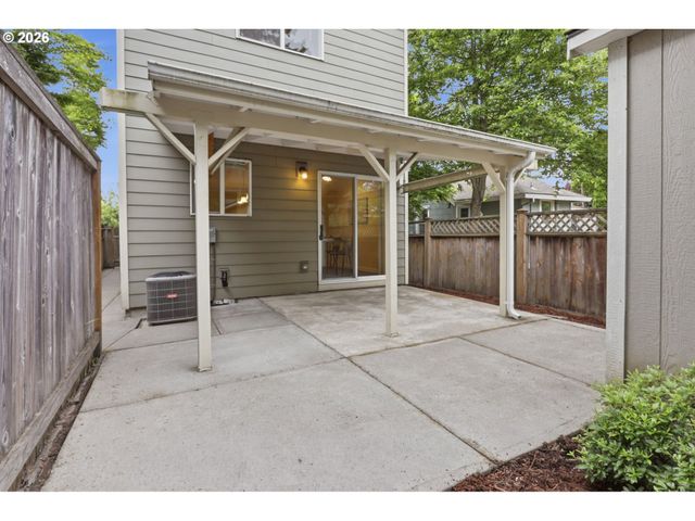 8010 Se TOLMAN St, Portland, OR 97206