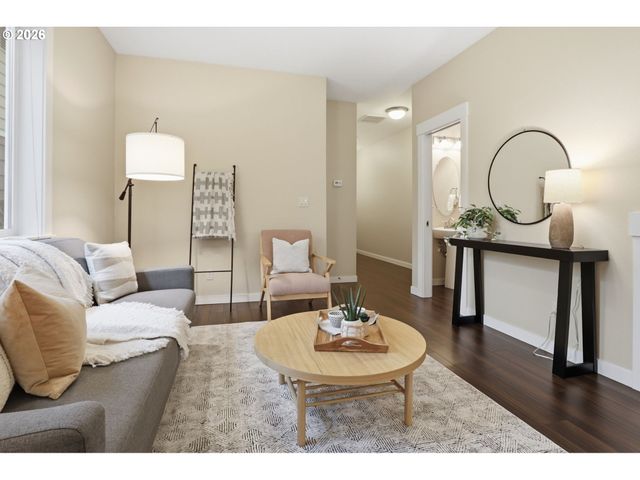 8010 Se TOLMAN St, Portland, OR 97206