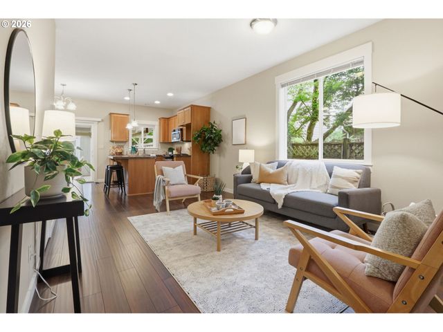 8010 Se TOLMAN St, Portland, OR 97206