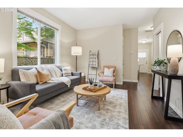 8010 Se TOLMAN St, Portland, OR 97206