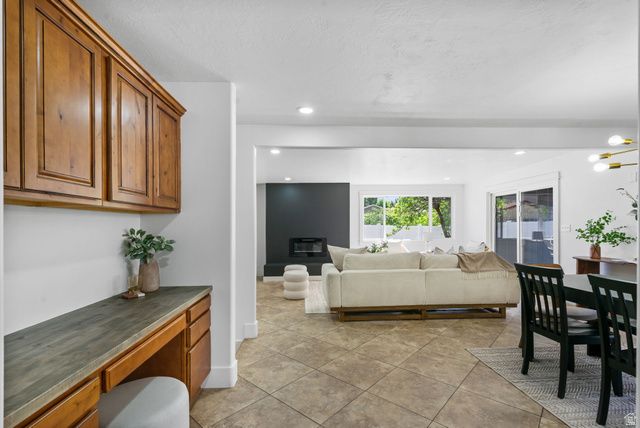 432 E CALNETTE DR, Sandy, UT 84070