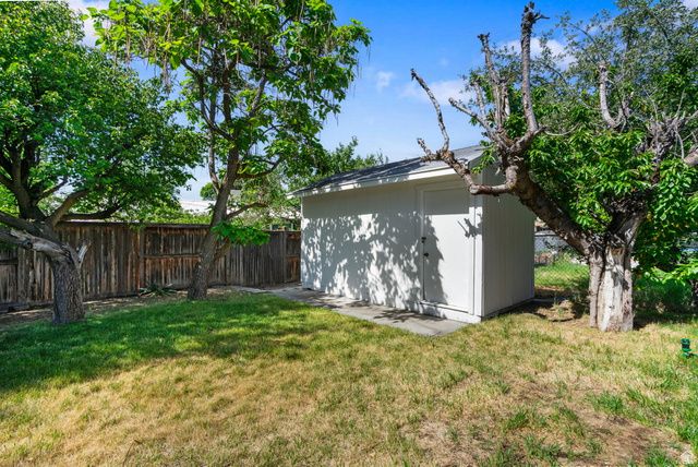 432 E CALNETTE DR, Sandy, UT 84070