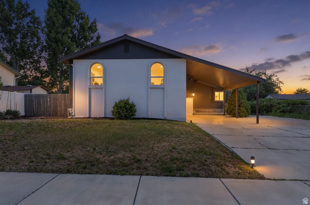 432 E CALNETTE DR, Sandy, UT 84070