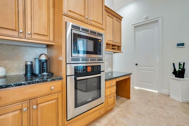 3040 HIGHLANDS BY THE LAKE WAY, Lakeland, FL 33812