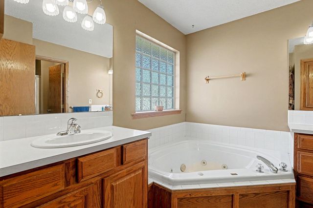 11806 W Dora St, Wichita, KS 67209